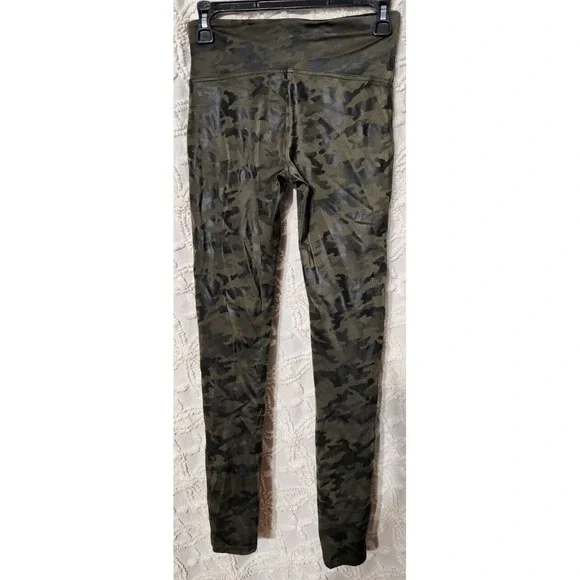 Spanx Faux Leather Camo Leggings Size M Black Olive Full Length Style 20185R - Picture 2 of 6